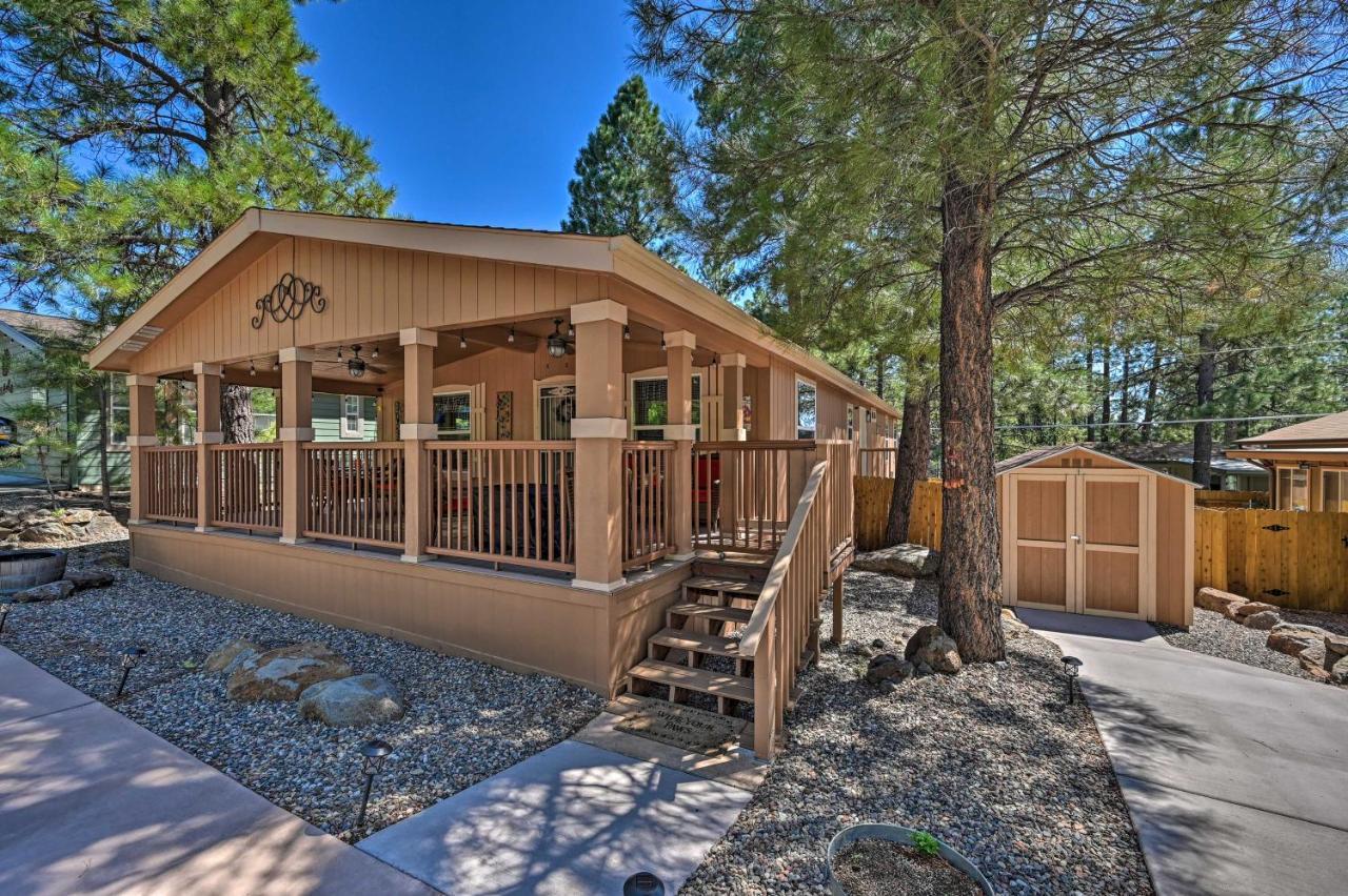 Munds Park Cabin Retreat With Deck And Fire Pit! Kültér fotó